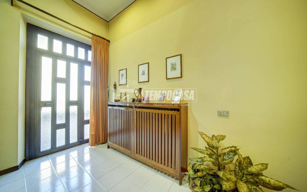 appartamento in vendita ad Azzate