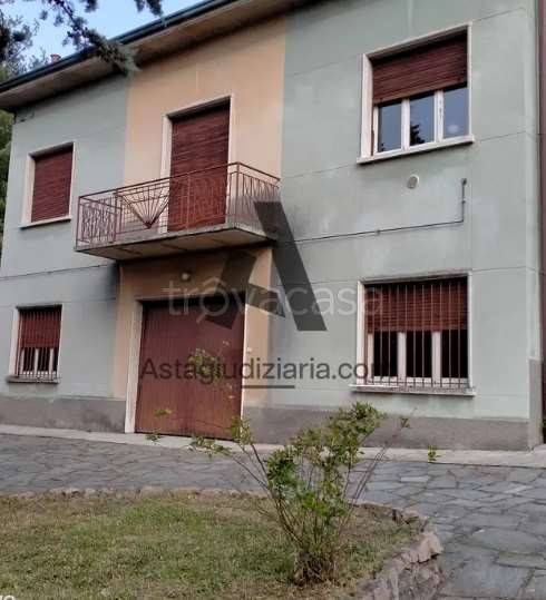 casa indipendente in vendita ad Azzate
