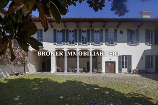 villa in vendita ad Azzate