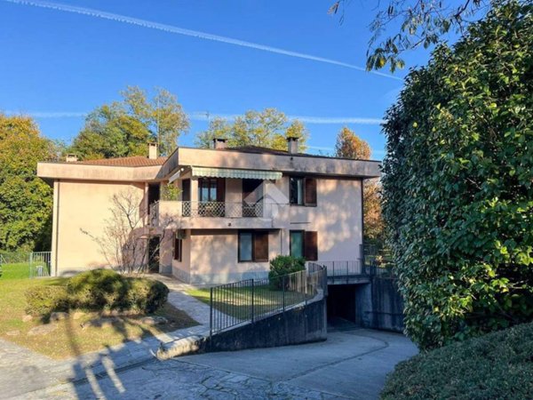 appartamento in vendita ad Azzate