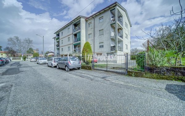 appartamento in vendita ad Azzate