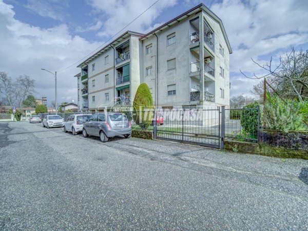 appartamento in vendita ad Azzate