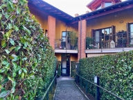 appartamento in vendita ad Azzate