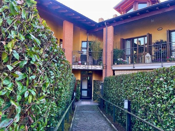 appartamento in vendita ad Azzate
