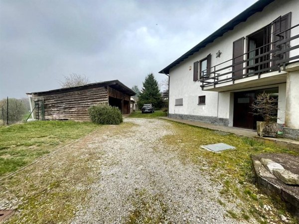 casa indipendente in vendita ad Azzate in zona Vegonno