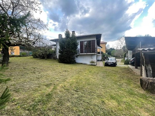 casa indipendente in vendita ad Azzate in zona Vegonno