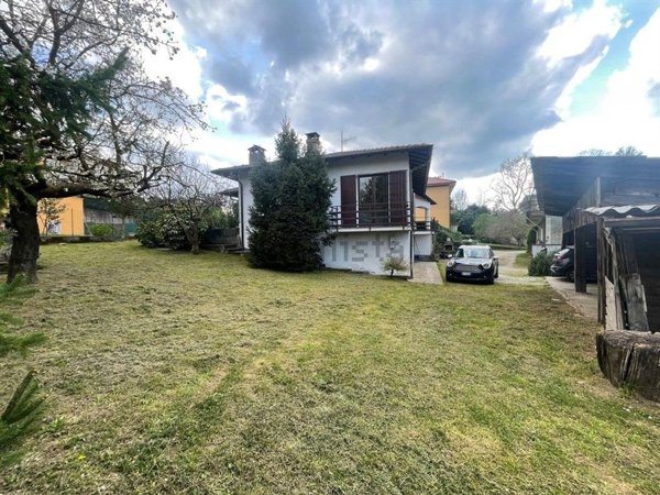 casa indipendente in vendita ad Azzate in zona Vegonno
