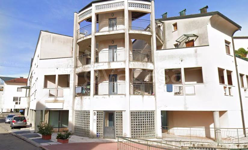 appartamento in vendita ad Azzate