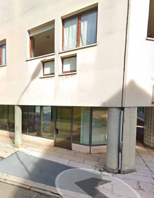 negozio in vendita ad Azzate