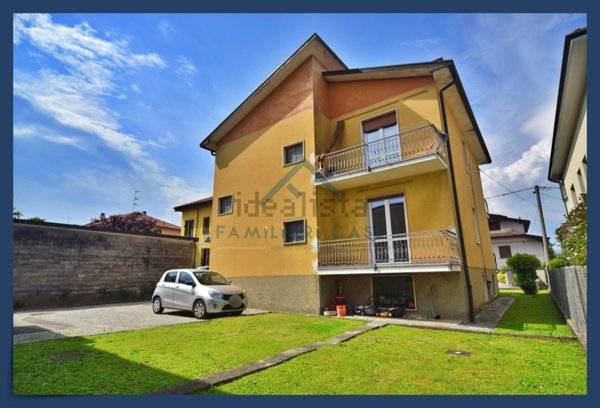 casa indipendente in vendita ad Azzate