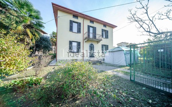 pentavano in vendita ad Azzate