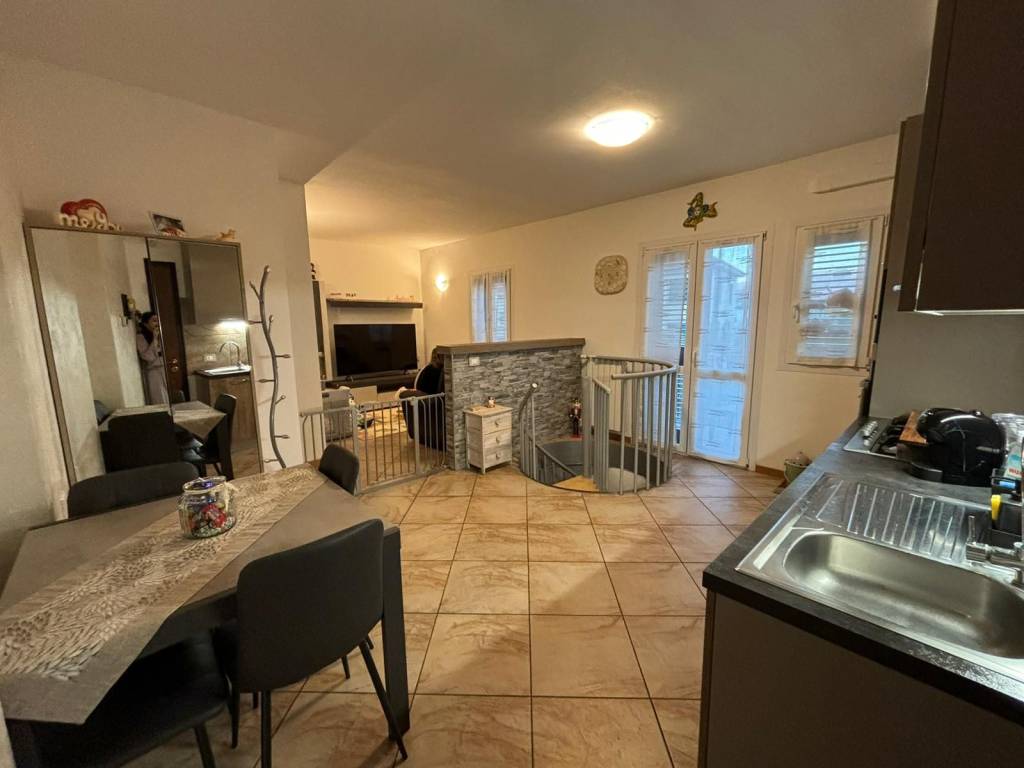 appartamento in vendita ad Azzate