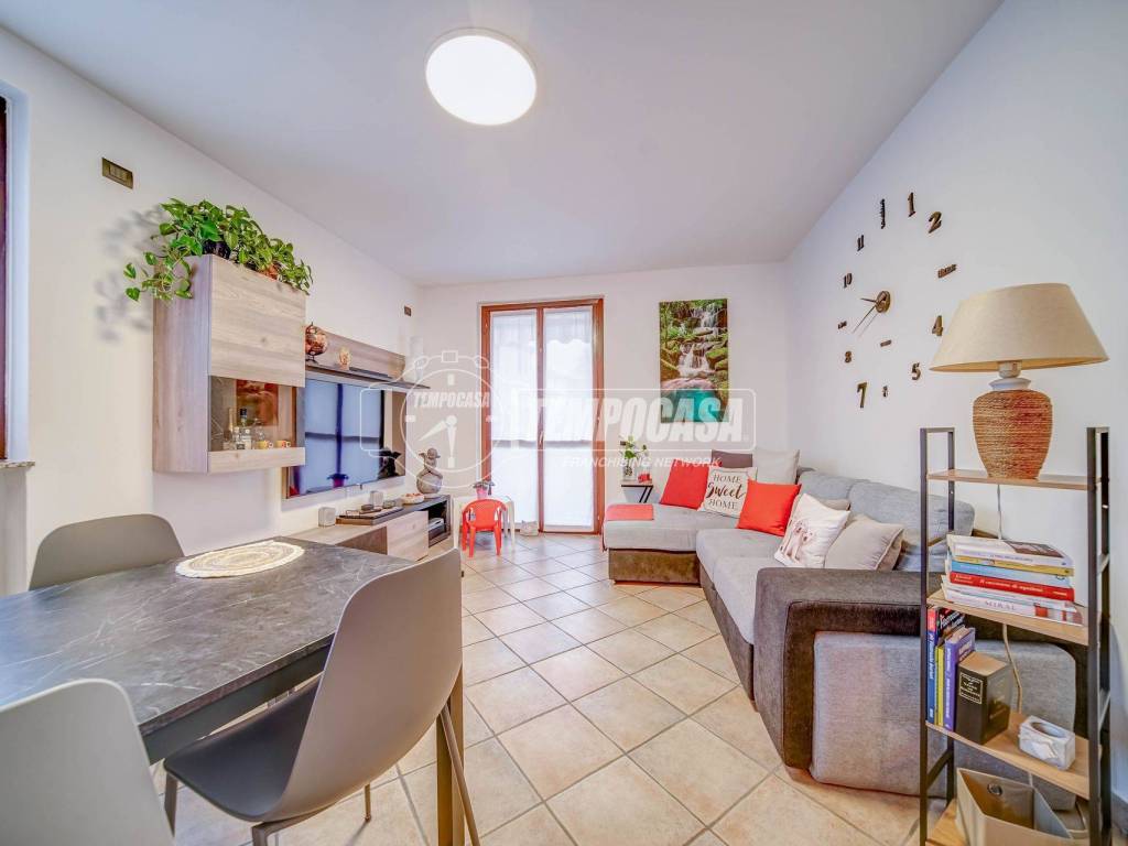 appartamento in vendita ad Azzate