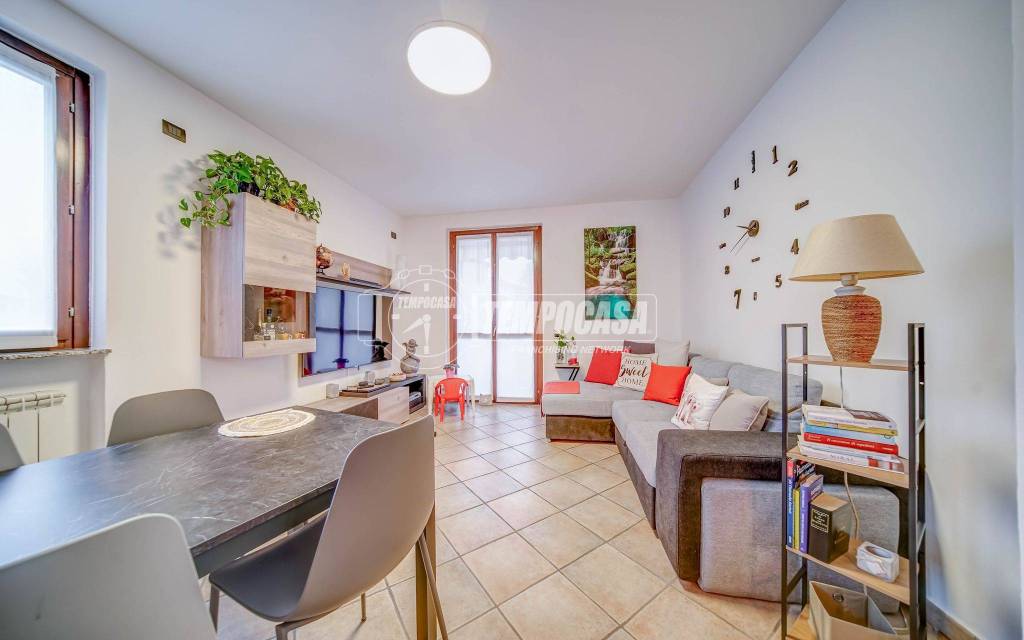 appartamento in vendita ad Azzate