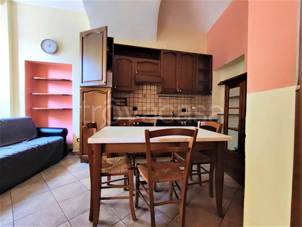 appartamento in vendita ad Azzate in zona Castello