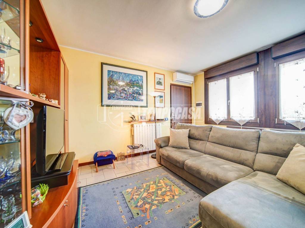 appartamento in vendita ad Azzate