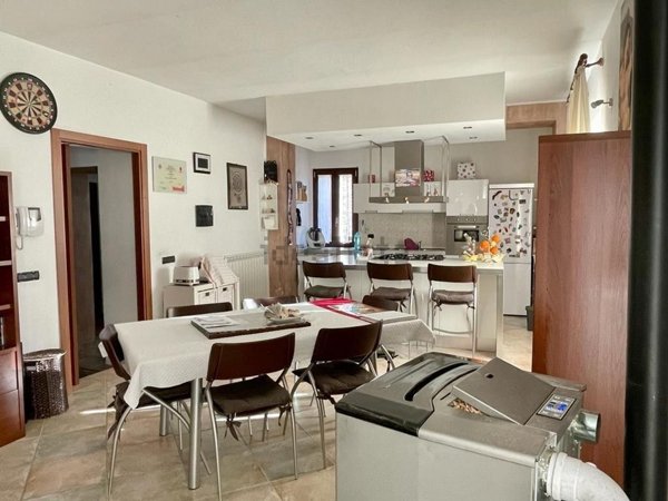 appartamento in vendita ad Azzate