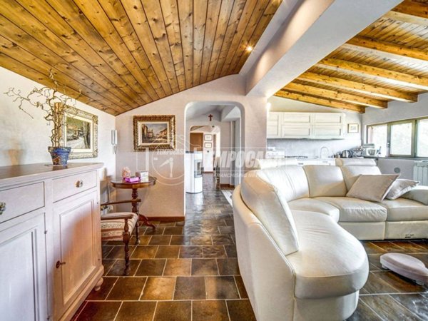 appartamento in vendita ad Azzate