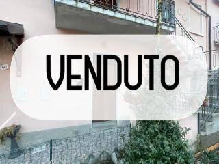 appartamento in vendita ad Azzate in zona Castello