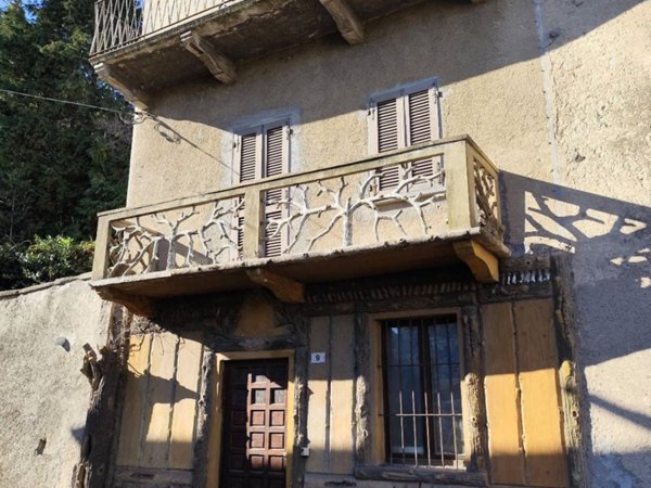 casa indipendente in vendita ad Azzate