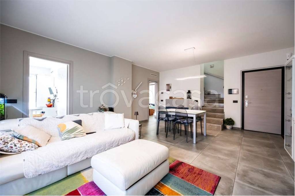 appartamento in vendita ad Azzate