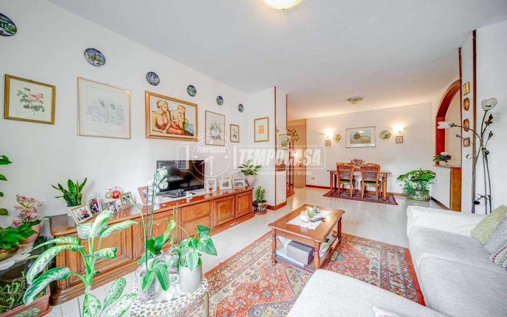 appartamento in vendita ad Azzate