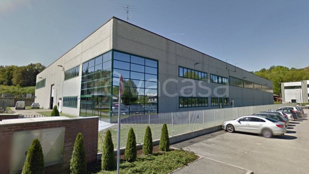 locale commerciale in vendita ad Azzate