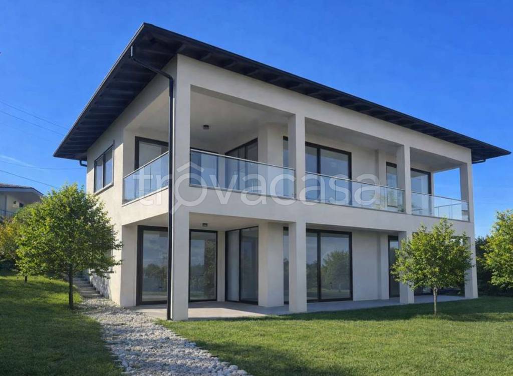 casa indipendente in vendita ad Azzate