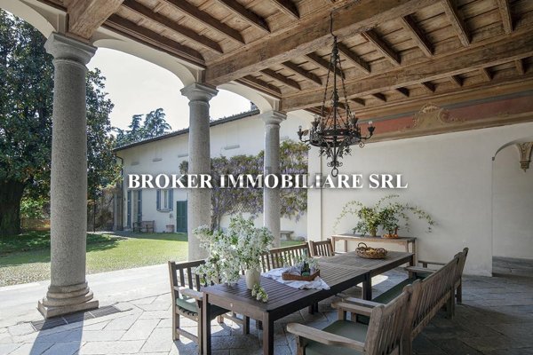 casa indipendente in vendita ad Azzate