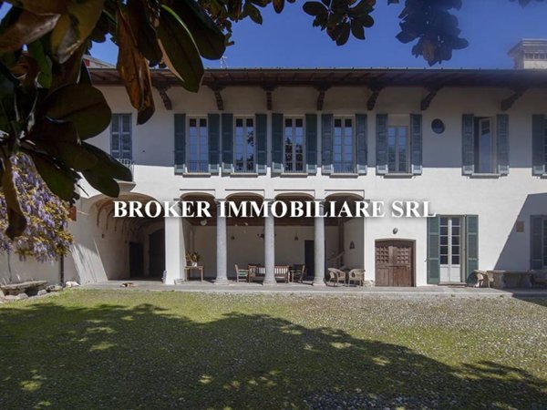 villa in vendita ad Azzate