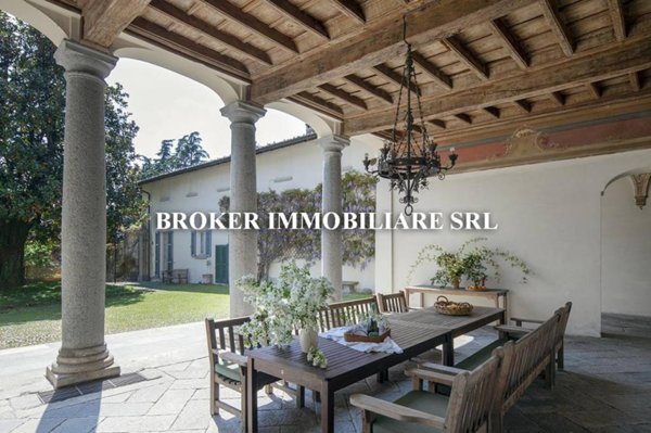 villa in vendita ad Azzate