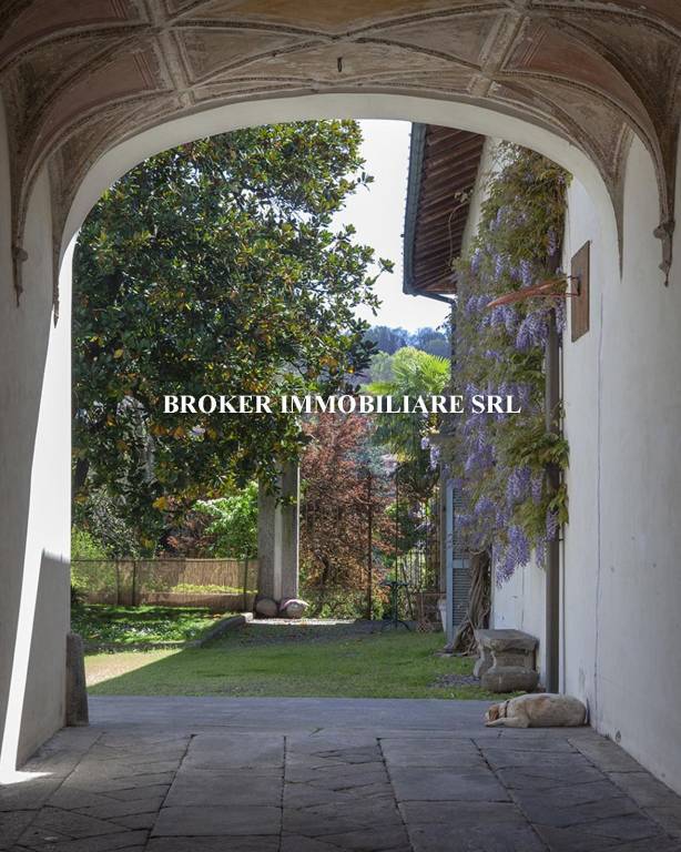 villa in vendita ad Azzate