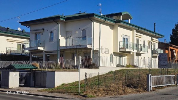 appartamento in vendita ad Azzate