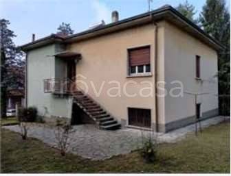 casa indipendente in vendita ad Azzate
