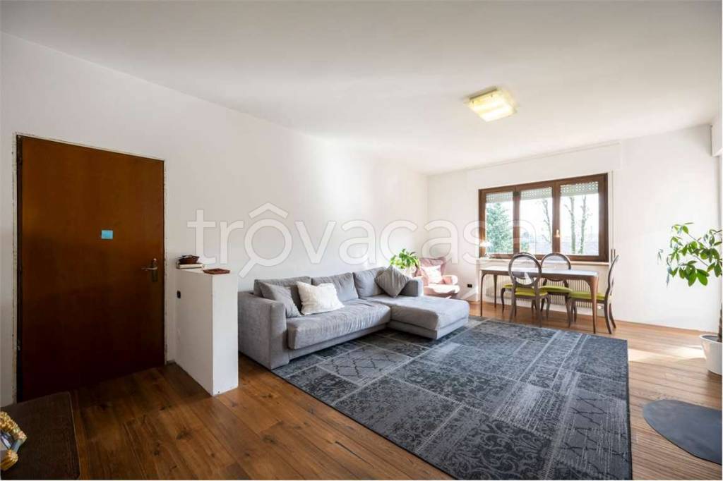 appartamento in vendita ad Azzate