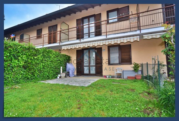 casa indipendente in vendita ad Azzate