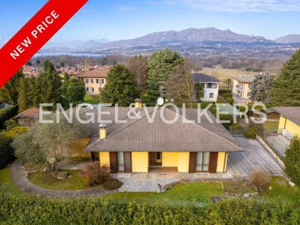 casa indipendente in vendita ad Azzate