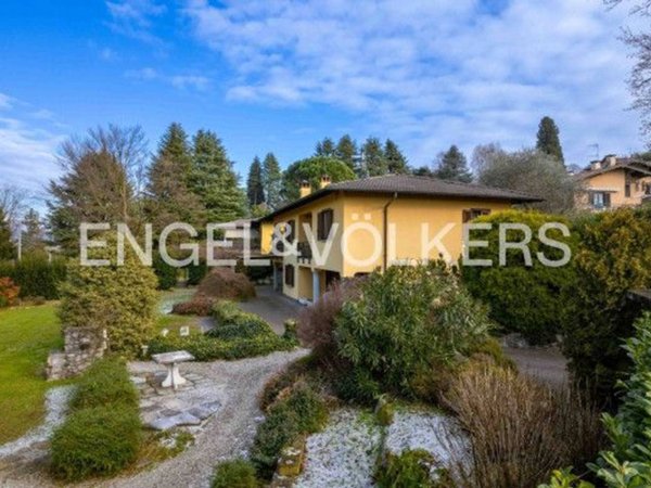 casa indipendente in vendita ad Azzate