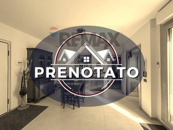 appartamento in vendita ad Azzate in zona Castello