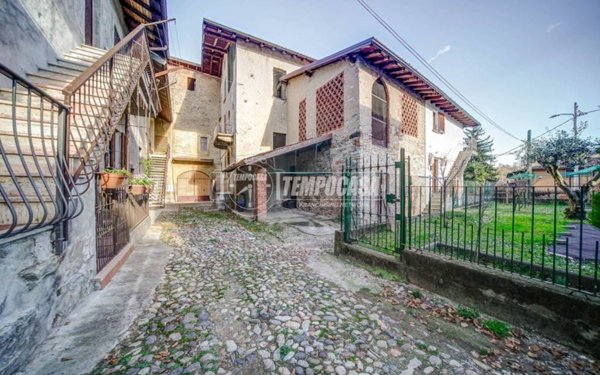 appartamento in vendita ad Azzate