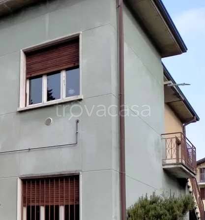 casa indipendente in vendita ad Azzate