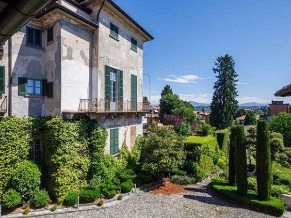 casa indipendente in vendita ad Azzate in zona Castello
