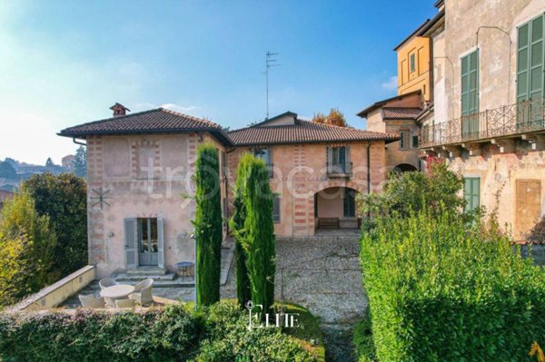 casa indipendente in vendita ad Azzate