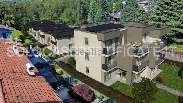 casa indipendente in vendita ad Azzate