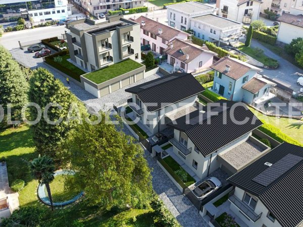 casa indipendente in vendita ad Azzate