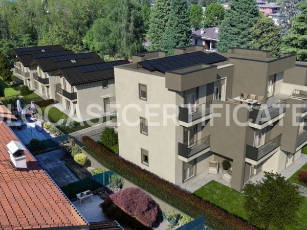casa indipendente in vendita ad Azzate