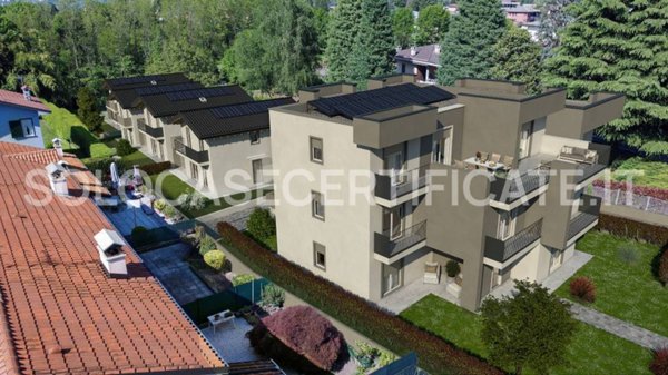 casa indipendente in vendita ad Azzate