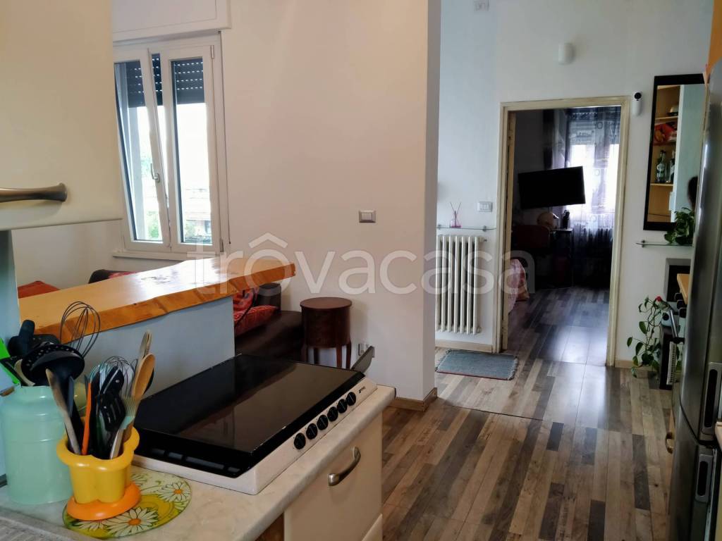 casa indipendente in vendita ad Azzate in zona Castello