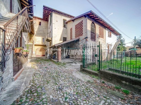 appartamento in vendita ad Azzate