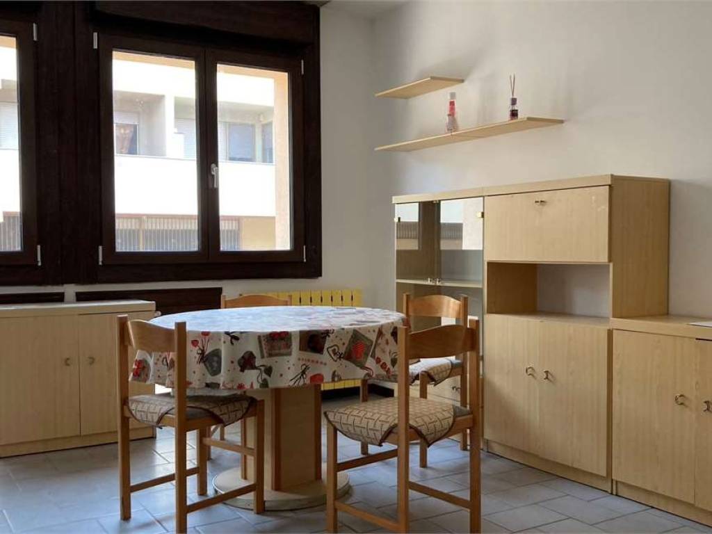 appartamento in vendita ad Azzate in zona Castello